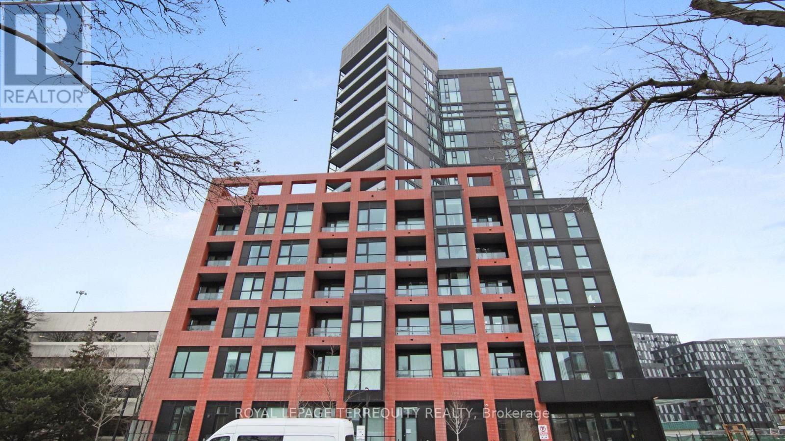 809 - 8 TIPPETT ROAD Image 2