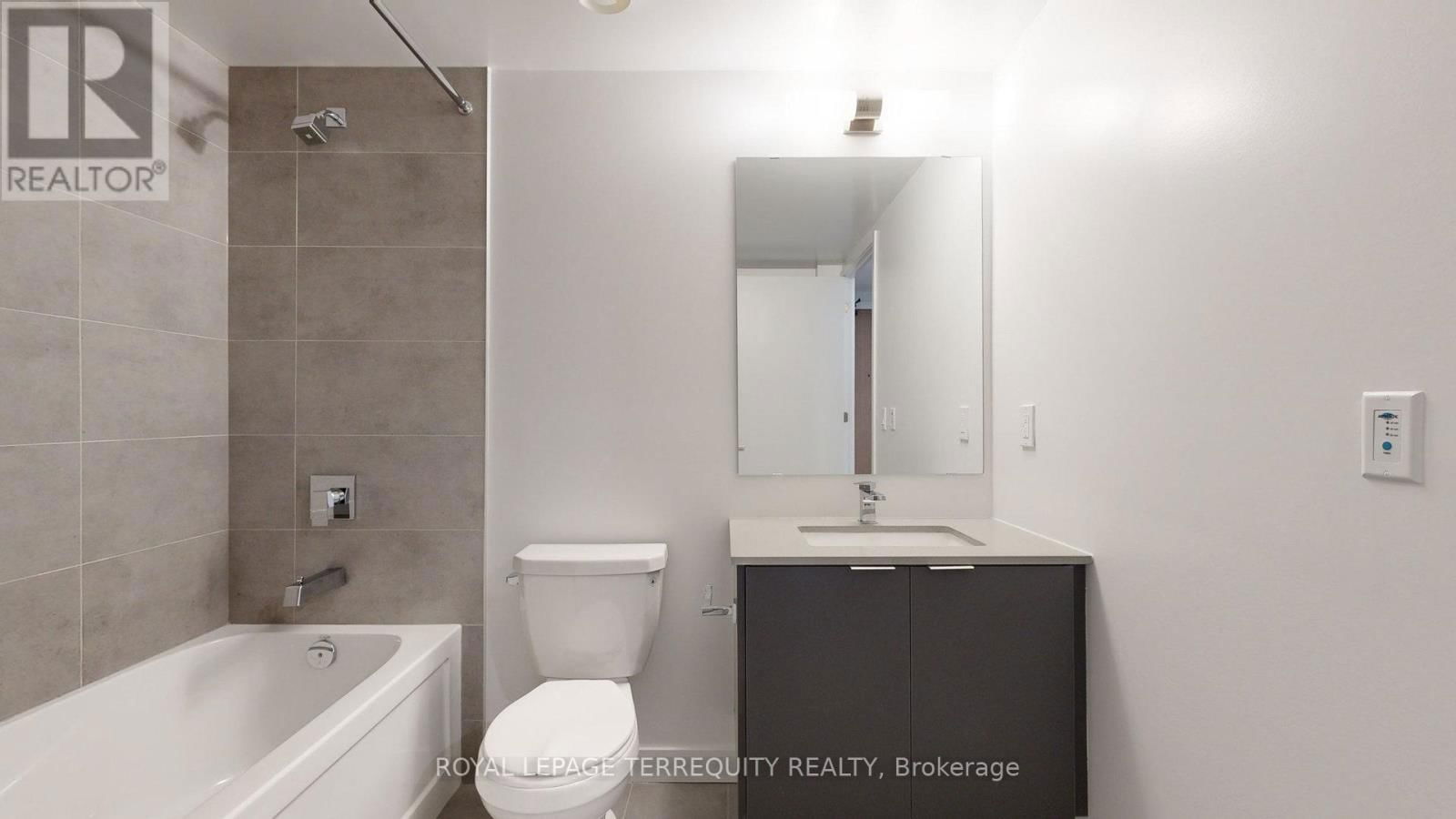 809 - 8 TIPPETT ROAD Image 30
