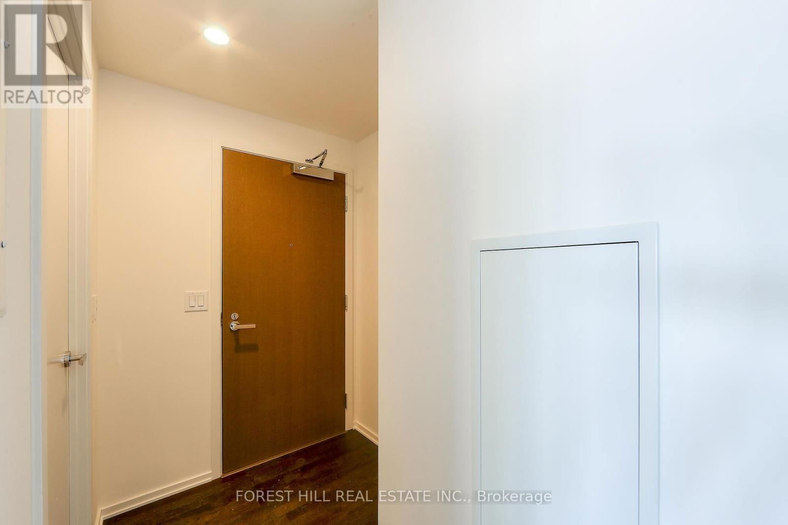 6508 - 1 BLOOR STREET EAST Image 8