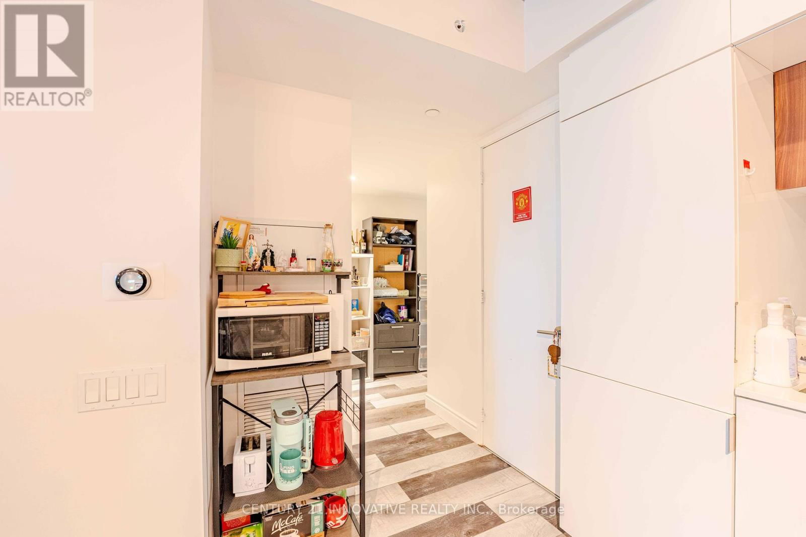 315 - 185 ROEHAMPTON AVENUE SOUTH Image 16