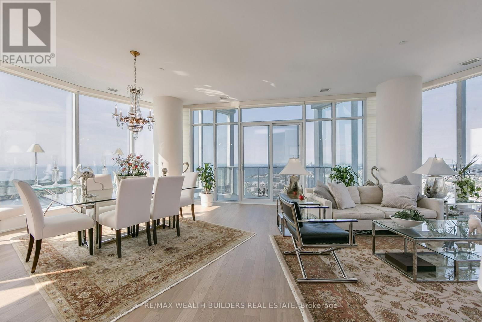 6810 - 10 YORK STREET Image 1