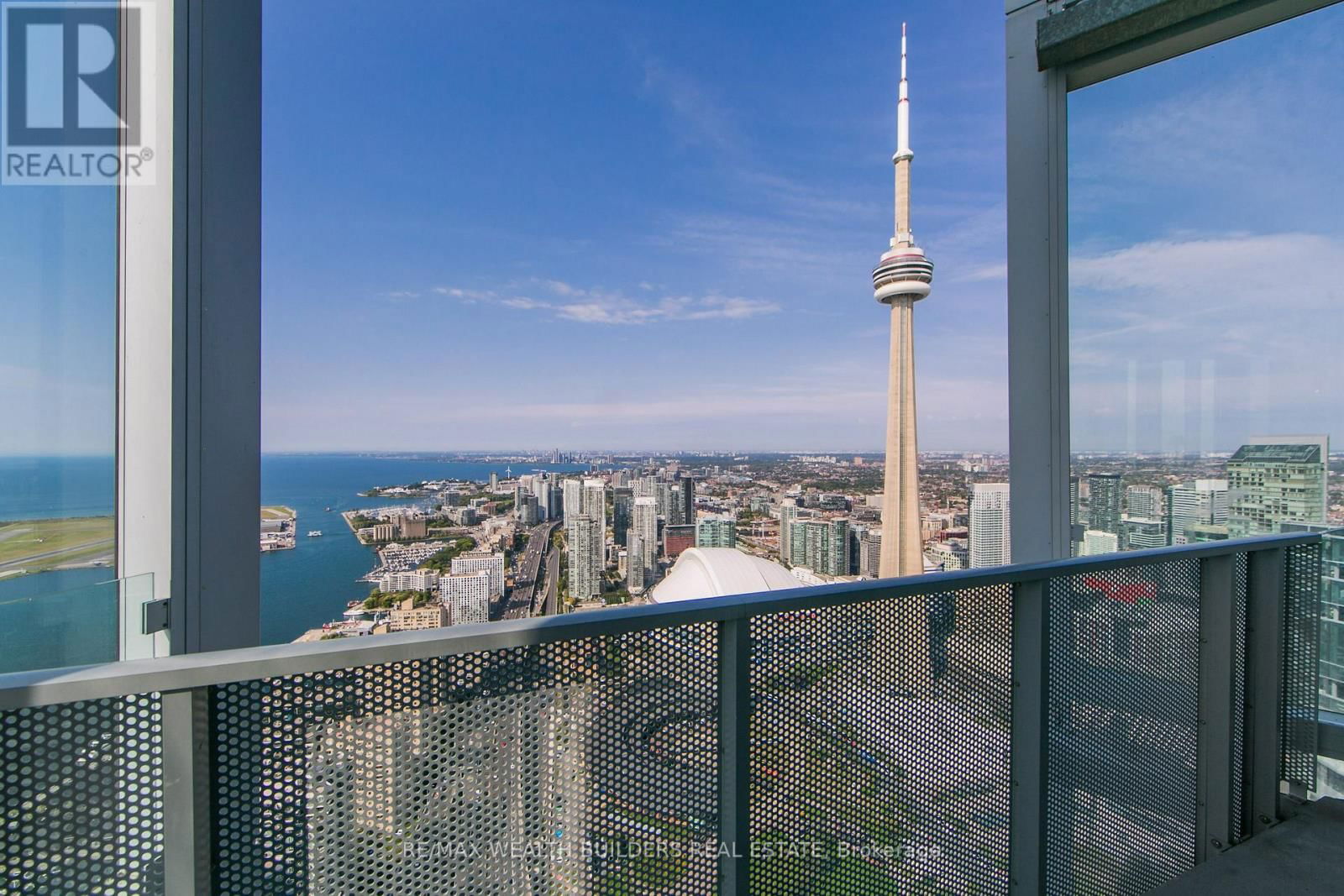 6810 - 10 YORK STREET Image 14