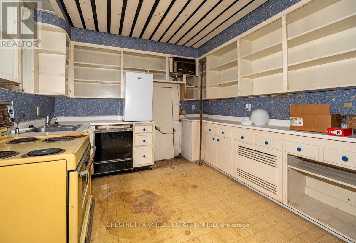 4 ELDERWOOD DRIVE Image 12
