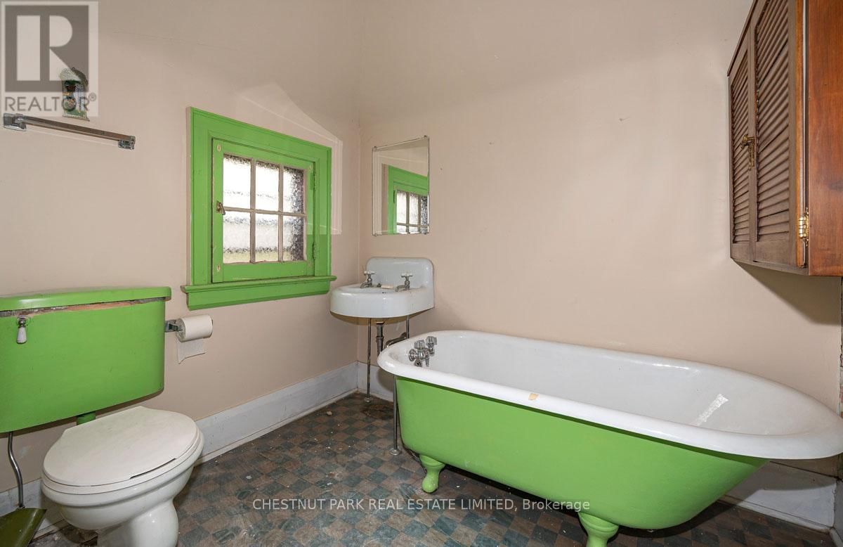 4 ELDERWOOD DRIVE Image 18