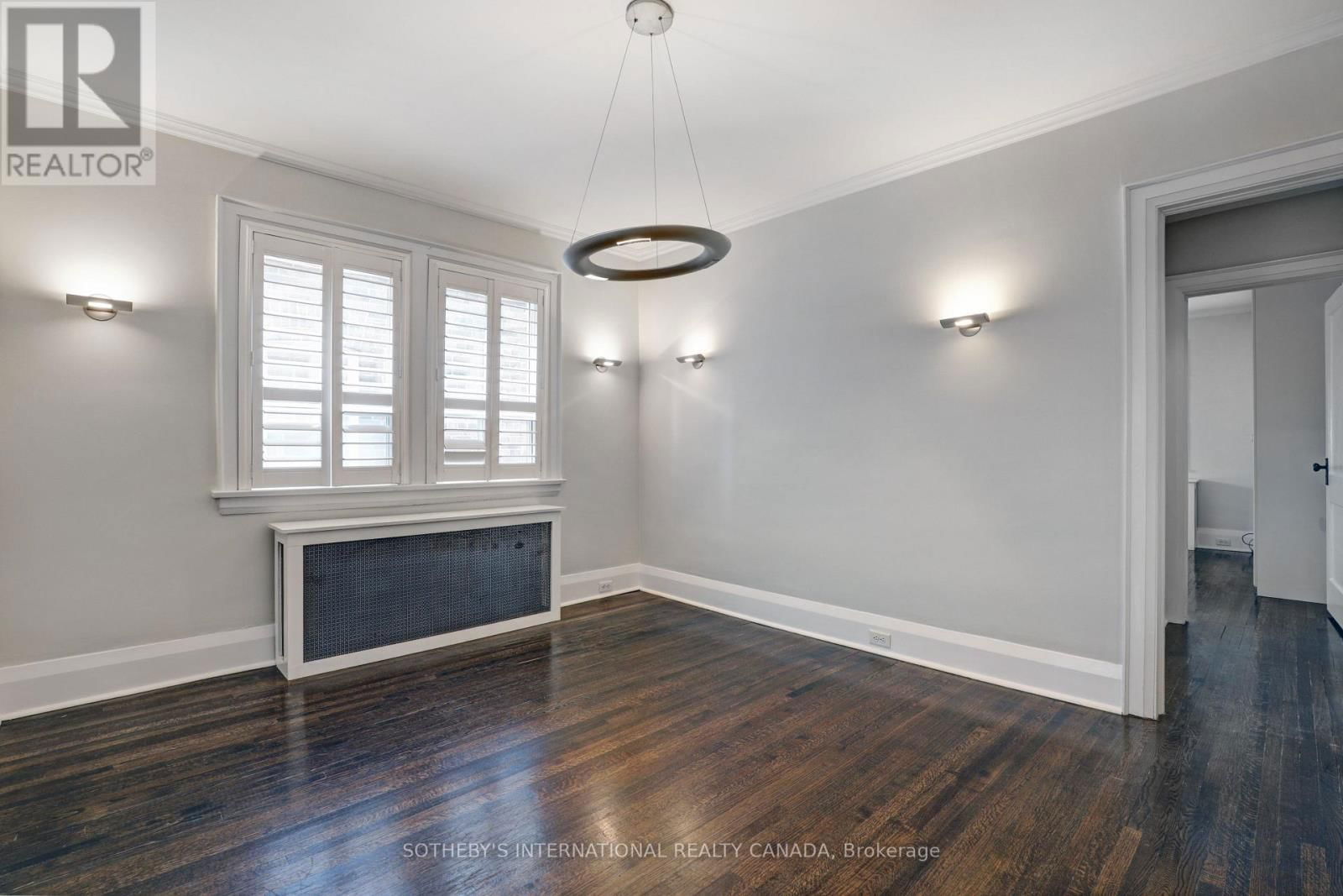 MAIN - 872 AVENUE ROAD Image 11