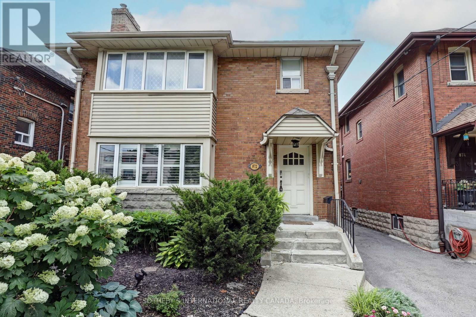MAIN - 872 AVENUE ROAD Image 2