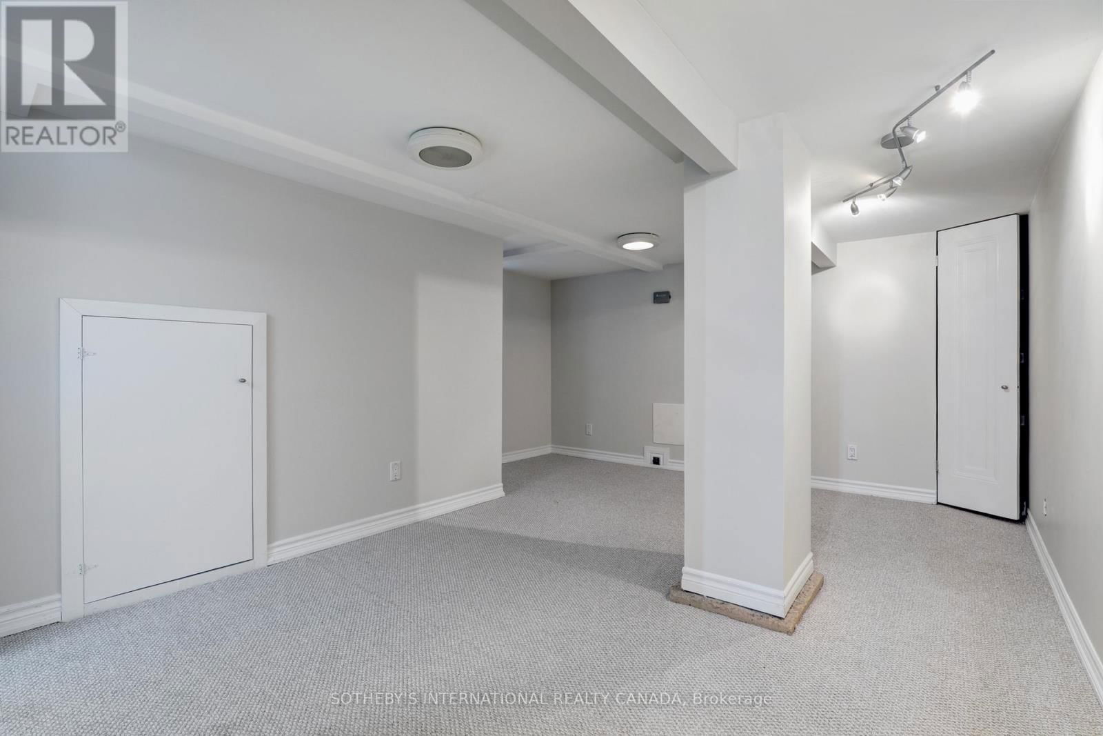 MAIN - 872 AVENUE ROAD Image 24