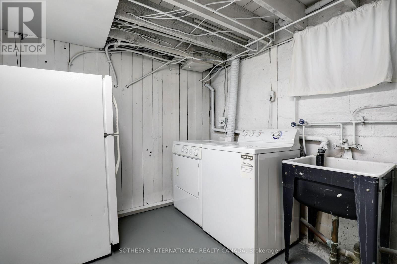 MAIN - 872 AVENUE ROAD Image 29