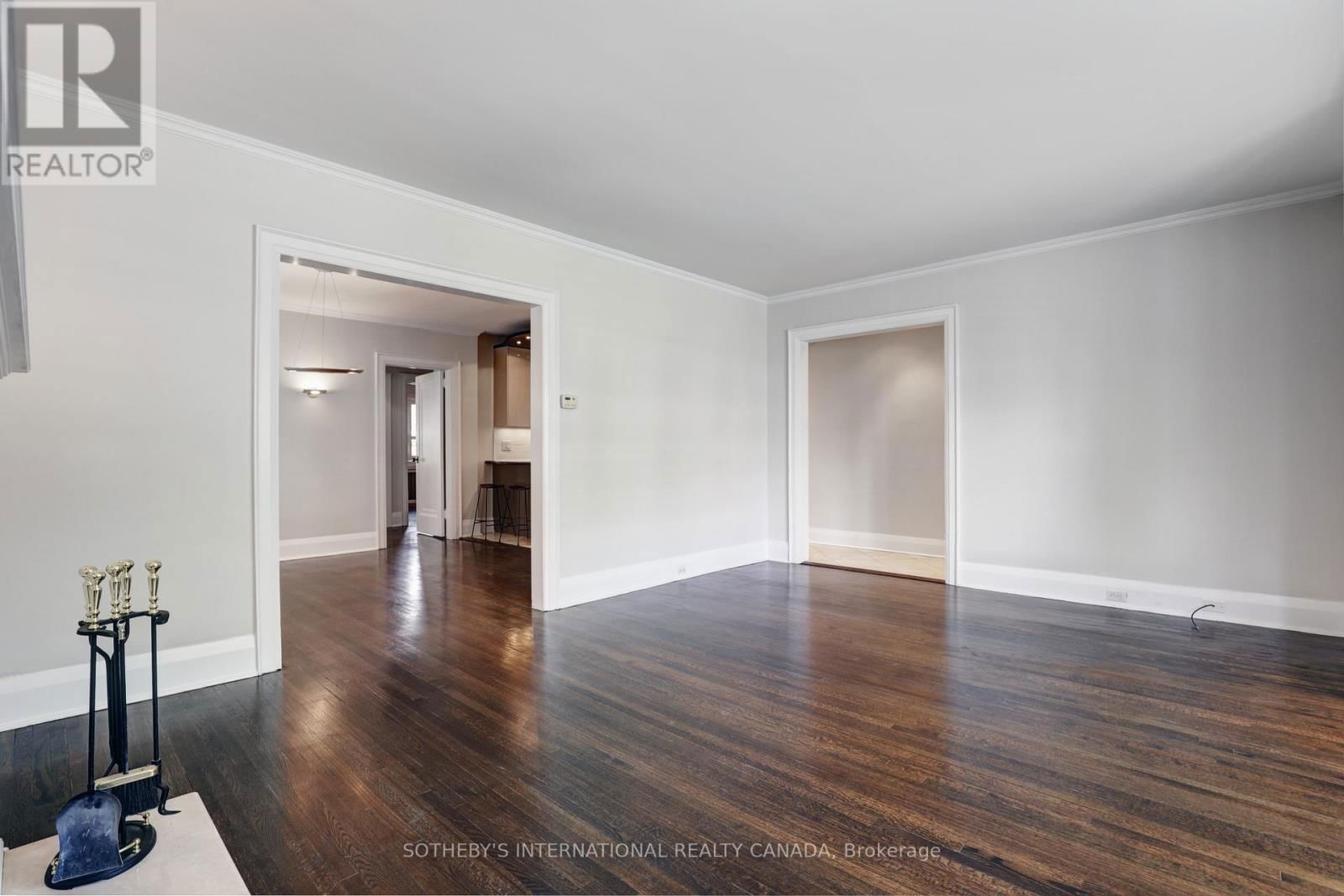 MAIN - 872 AVENUE ROAD Image 6