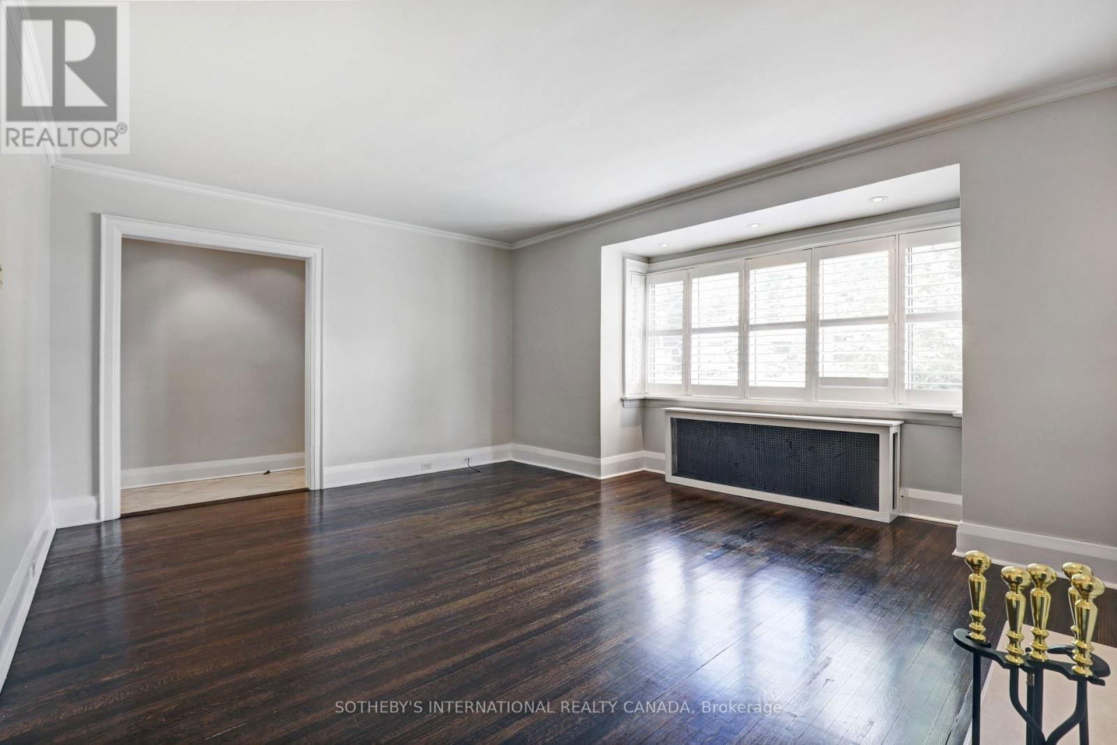 MAIN - 872 AVENUE ROAD Image 7