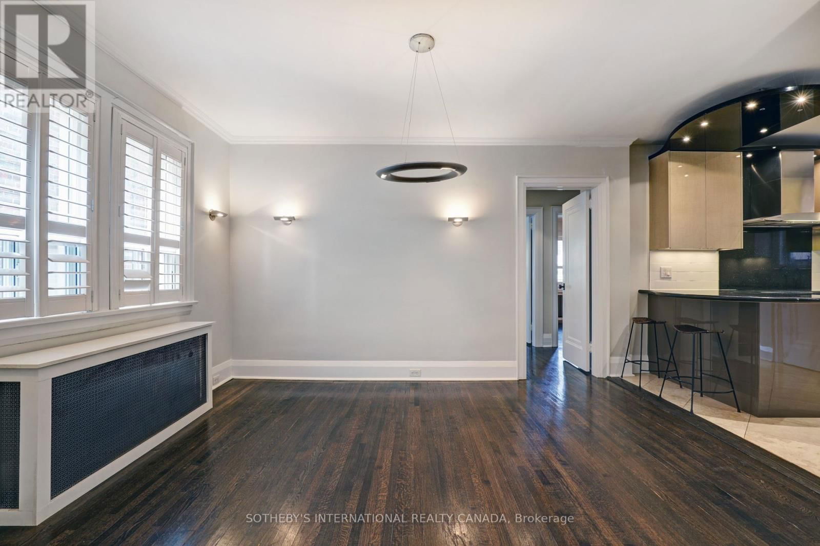 MAIN - 872 AVENUE ROAD Image 8