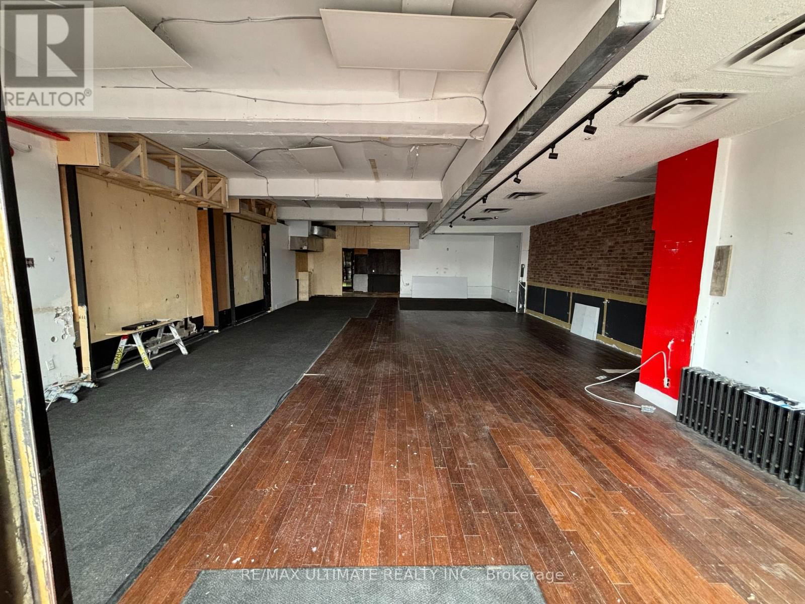 876 DUNDAS STREET WEST Image 3
