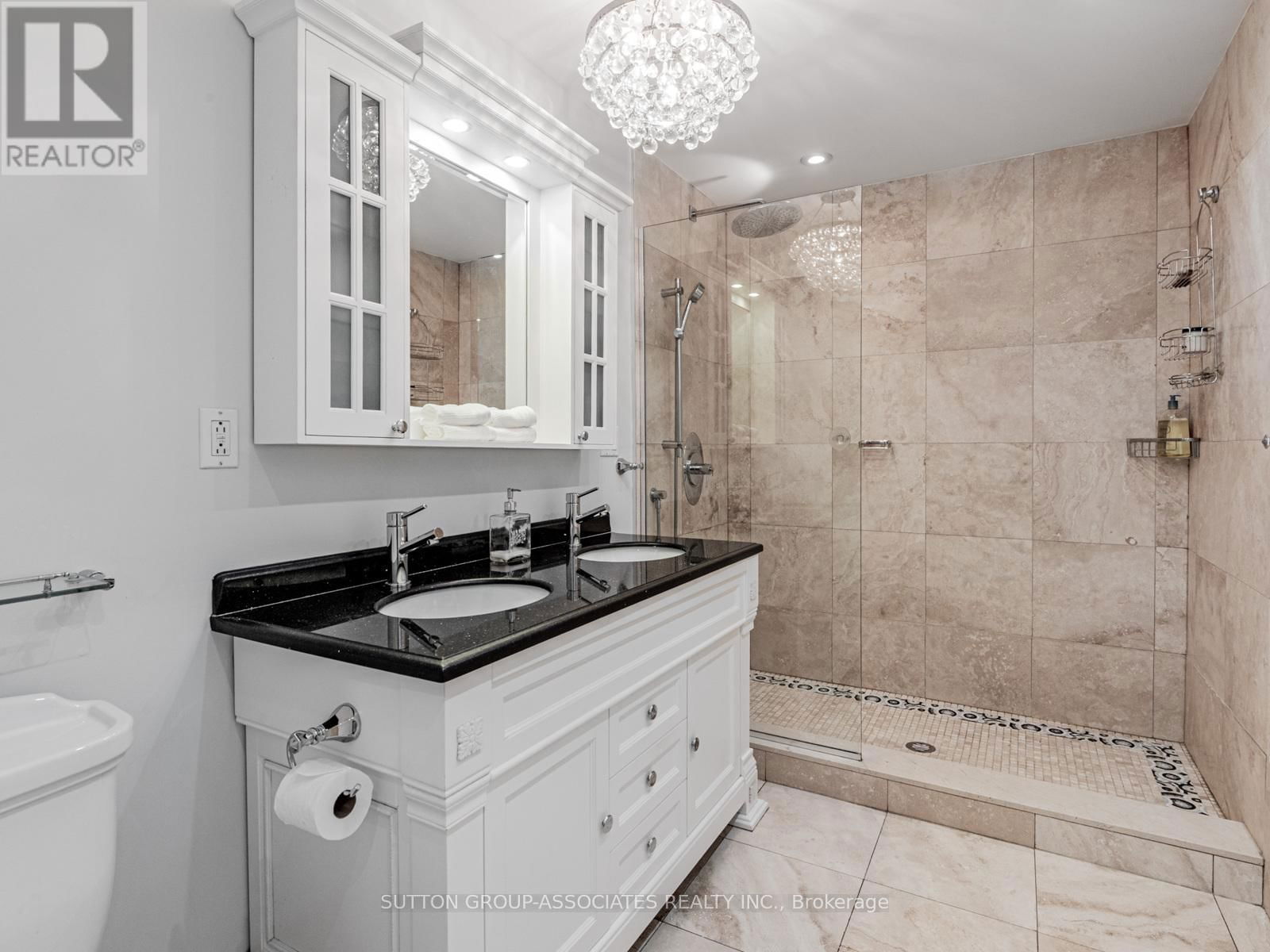 20 GLENGROVE AVENUE EAST Image 16