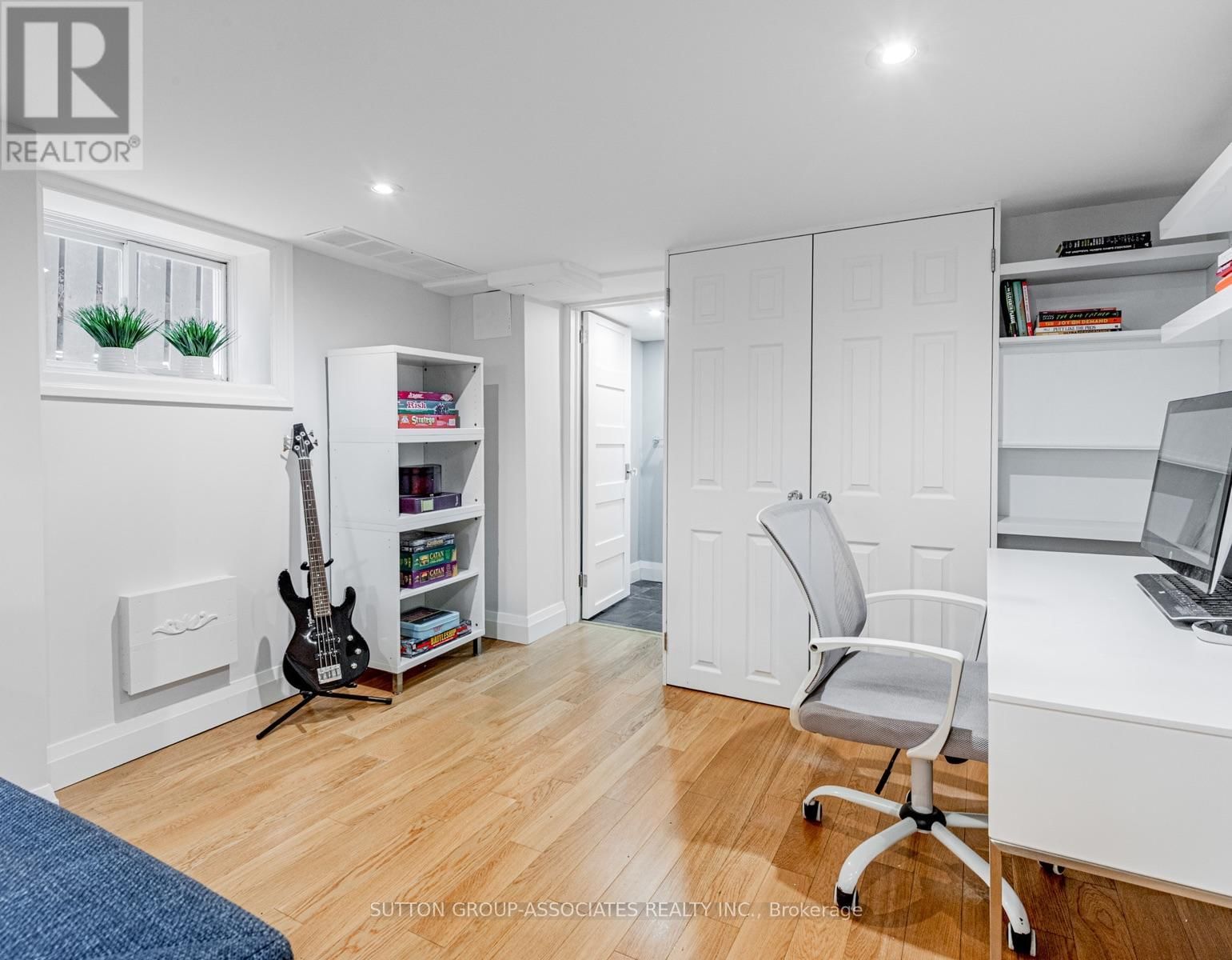 20 GLENGROVE AVENUE EAST Image 26