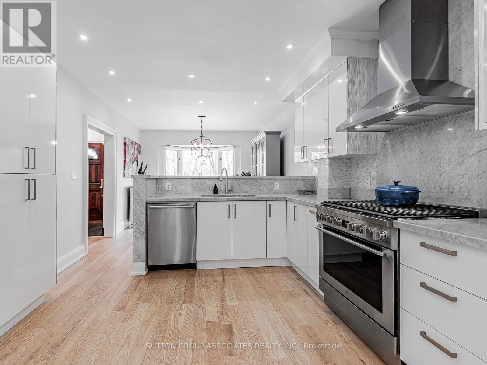 20 GLENGROVE AVENUE EAST Image 6