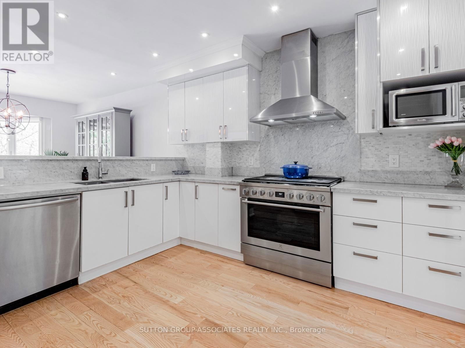 20 GLENGROVE AVENUE EAST Image 7