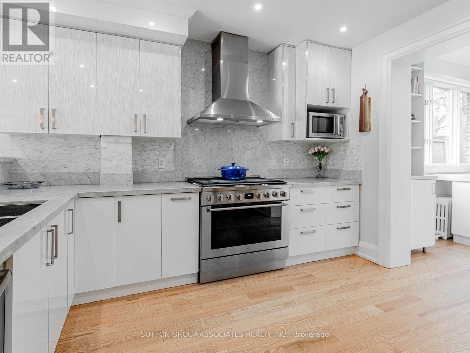 20 GLENGROVE AVENUE EAST Image 8