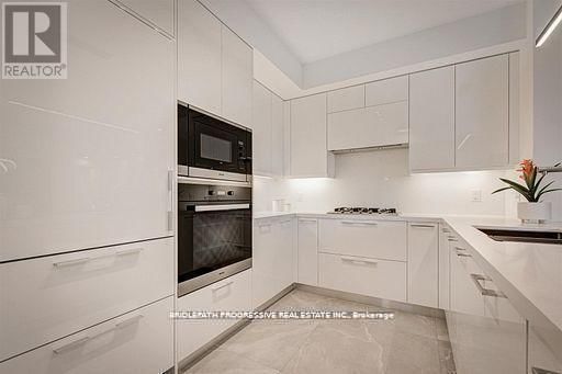 301 - 3 SOUTHVALE DRIVE Image 11