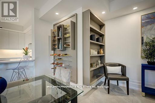 301 - 3 SOUTHVALE DRIVE Image 12