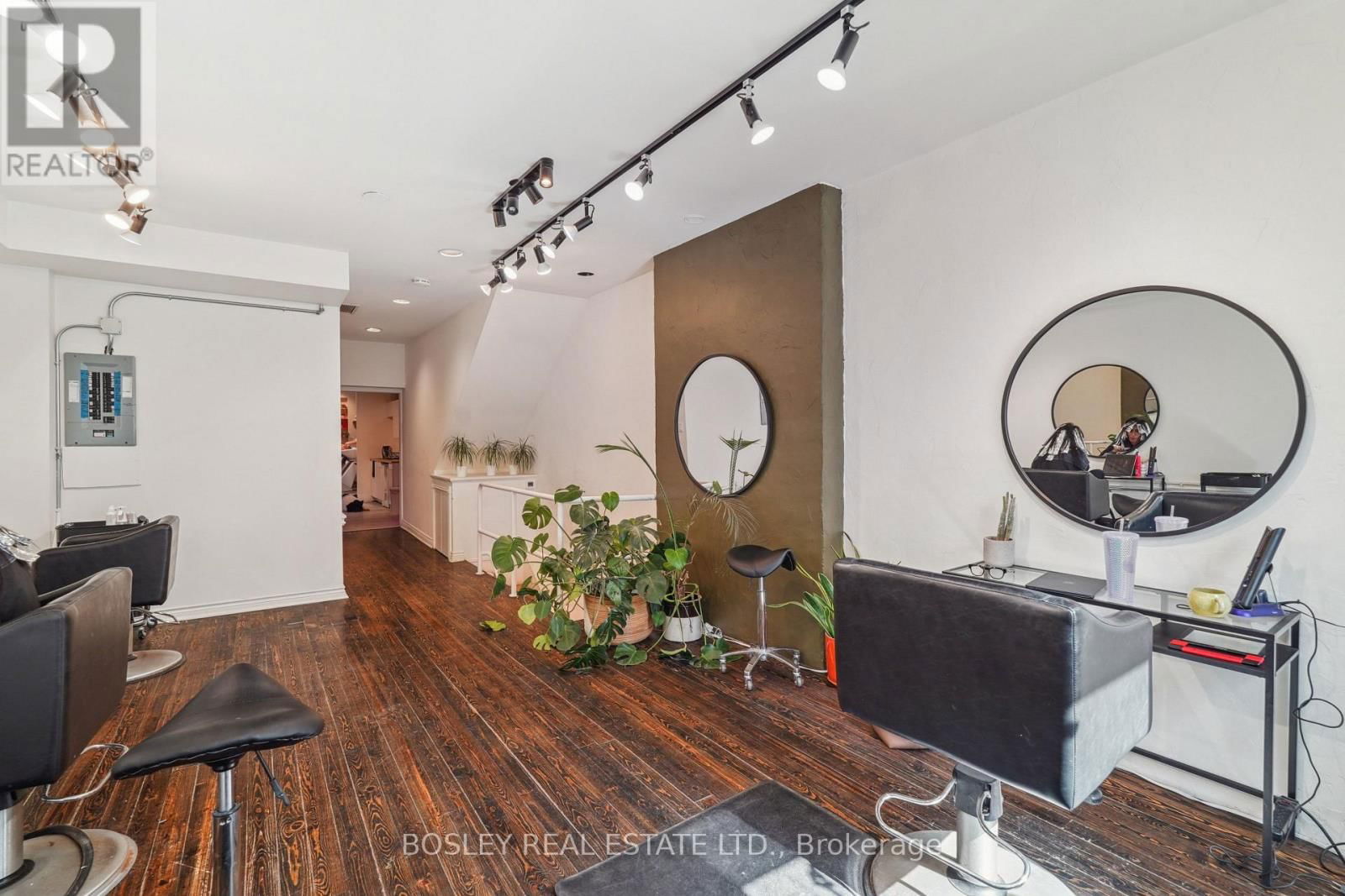 890 QUEEN STREET WEST Image 12