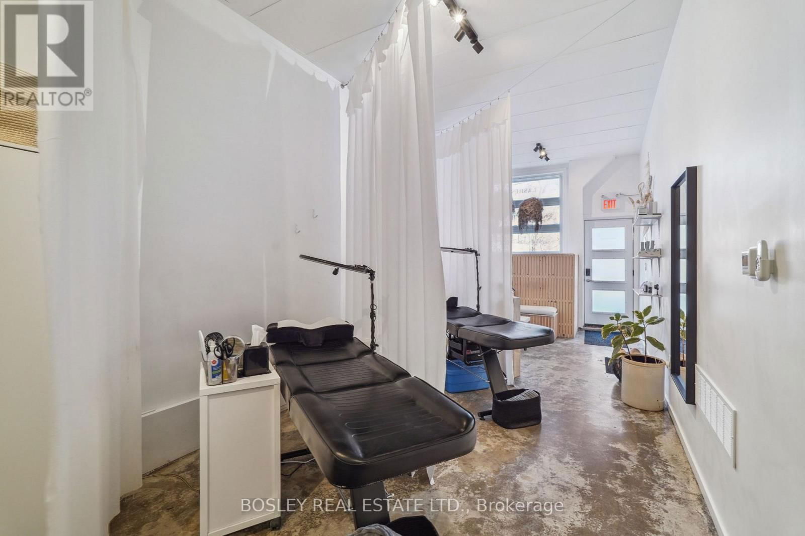890 QUEEN STREET WEST Image 22