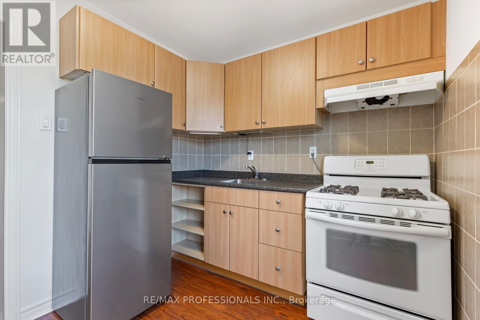 8 PARR STREET Image 3