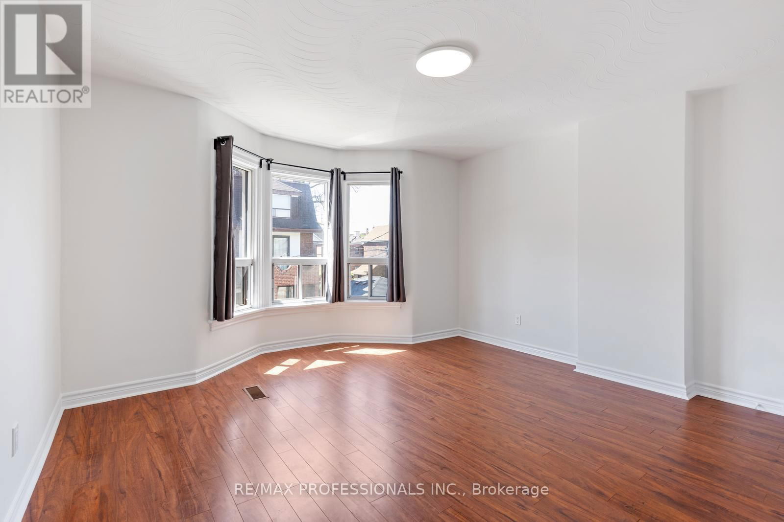 8 PARR STREET Image 5