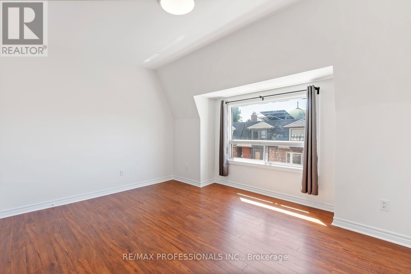 8 PARR STREET Image 6