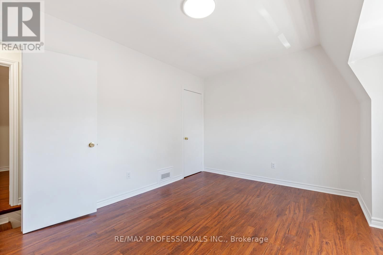 8 PARR STREET Image 8