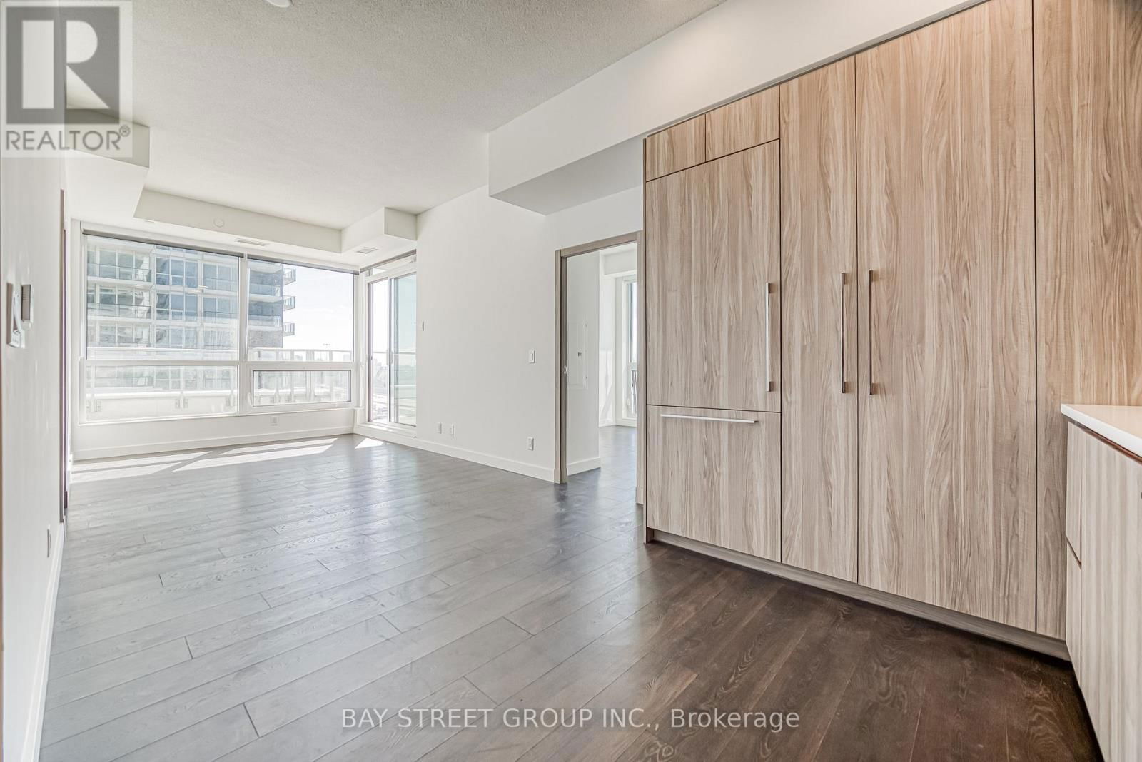 602 - 27 MCMAHON DRIVE Image 14