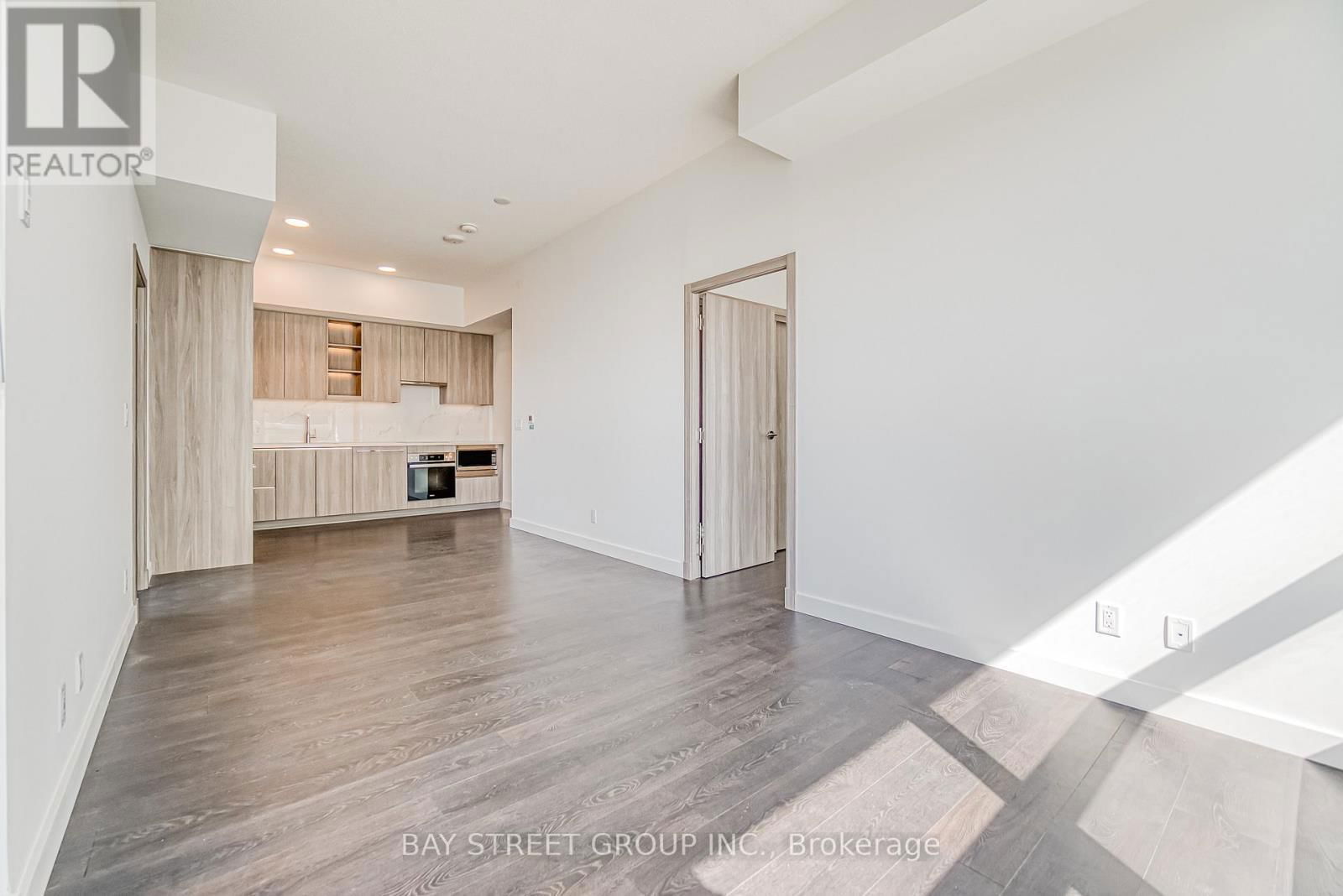 602 - 27 MCMAHON DRIVE Image 15