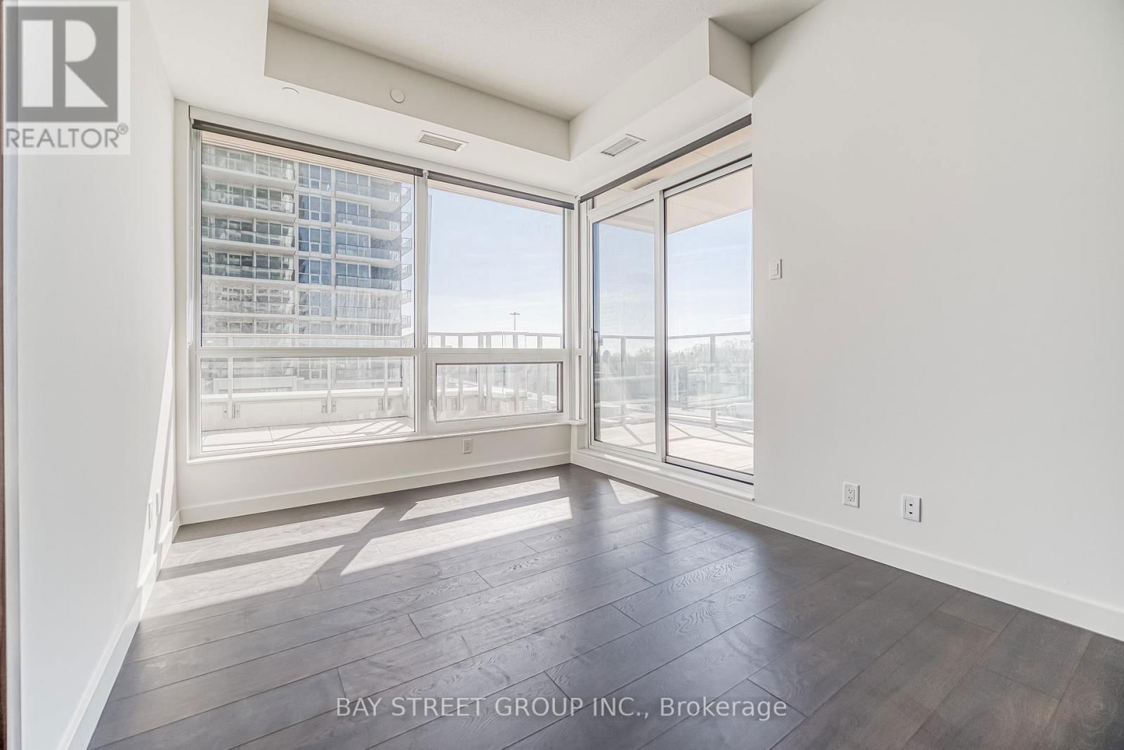 602 - 27 MCMAHON DRIVE Image 18