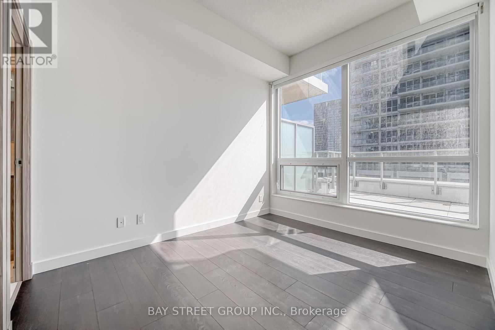 602 - 27 MCMAHON DRIVE Image 21