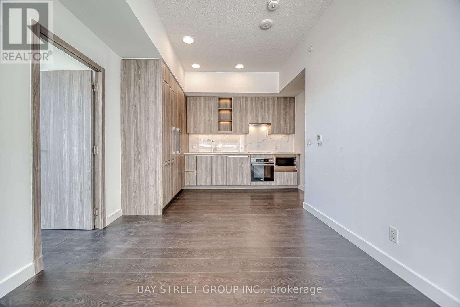 602 - 27 MCMAHON DRIVE Image 9