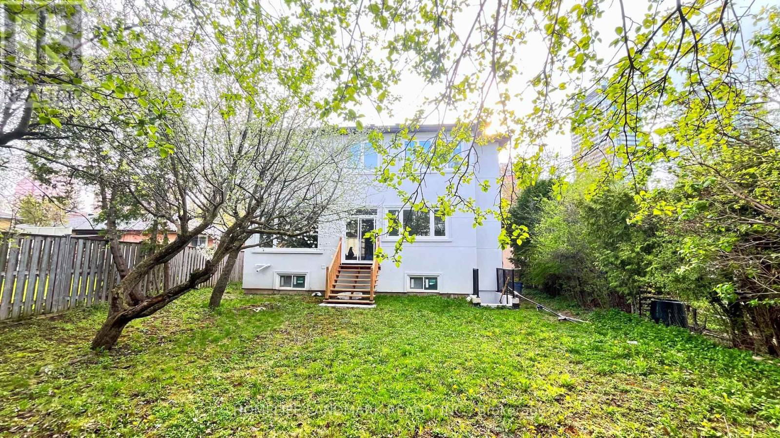 19 DEERING CRESCENT Image 25