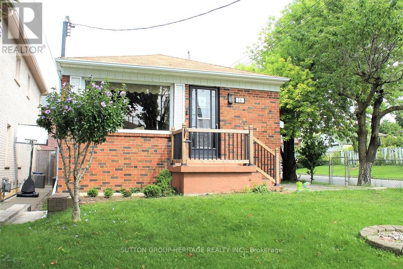 36 BARTLEY (MAIN LEVEL) DRIVE Image 1