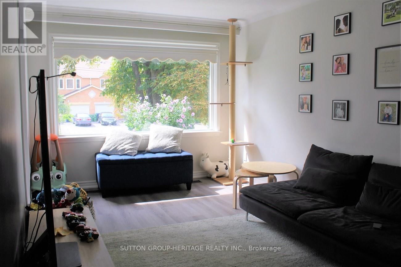 36 BARTLEY (MAIN LEVEL) DRIVE Image 10