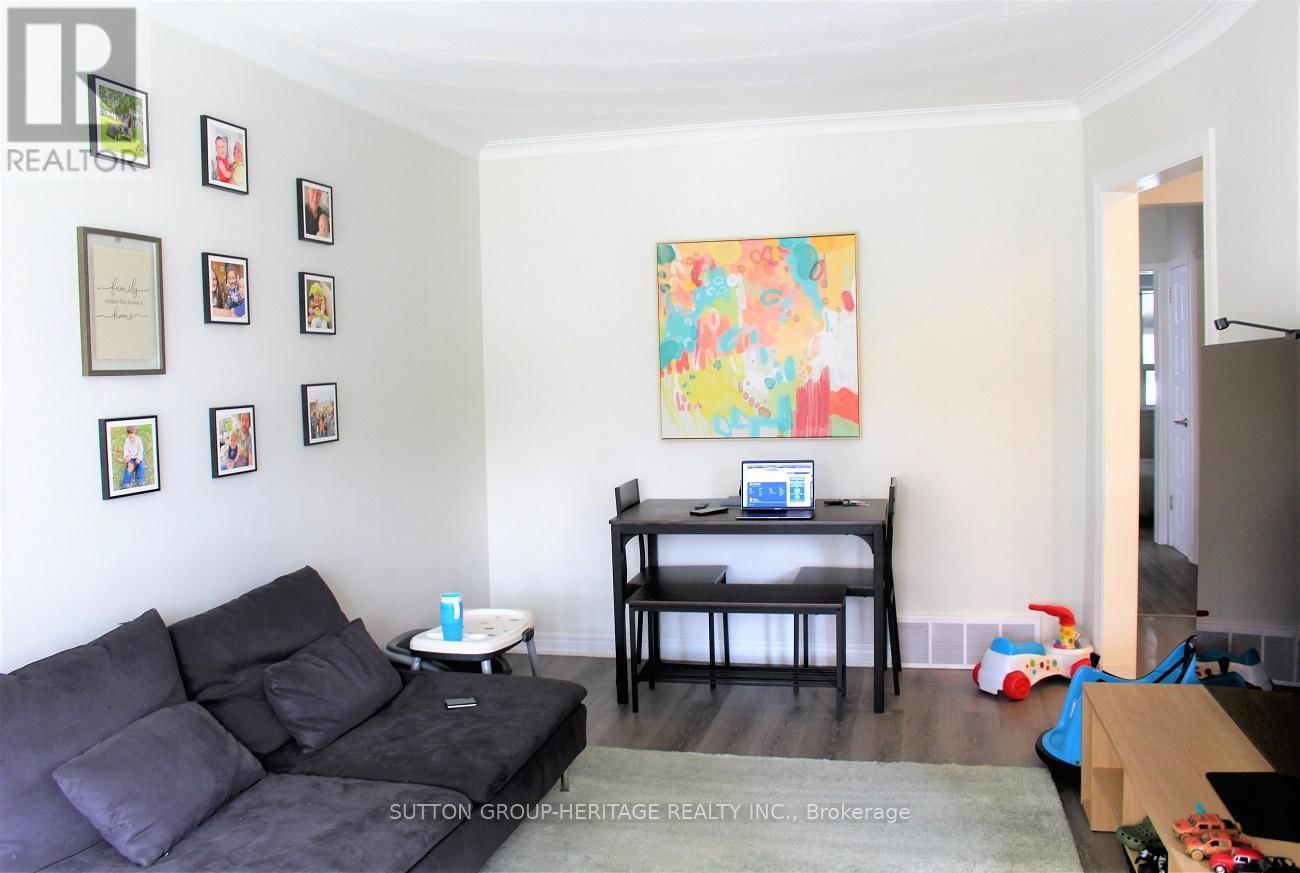 36 BARTLEY (MAIN LEVEL) DRIVE Image 11