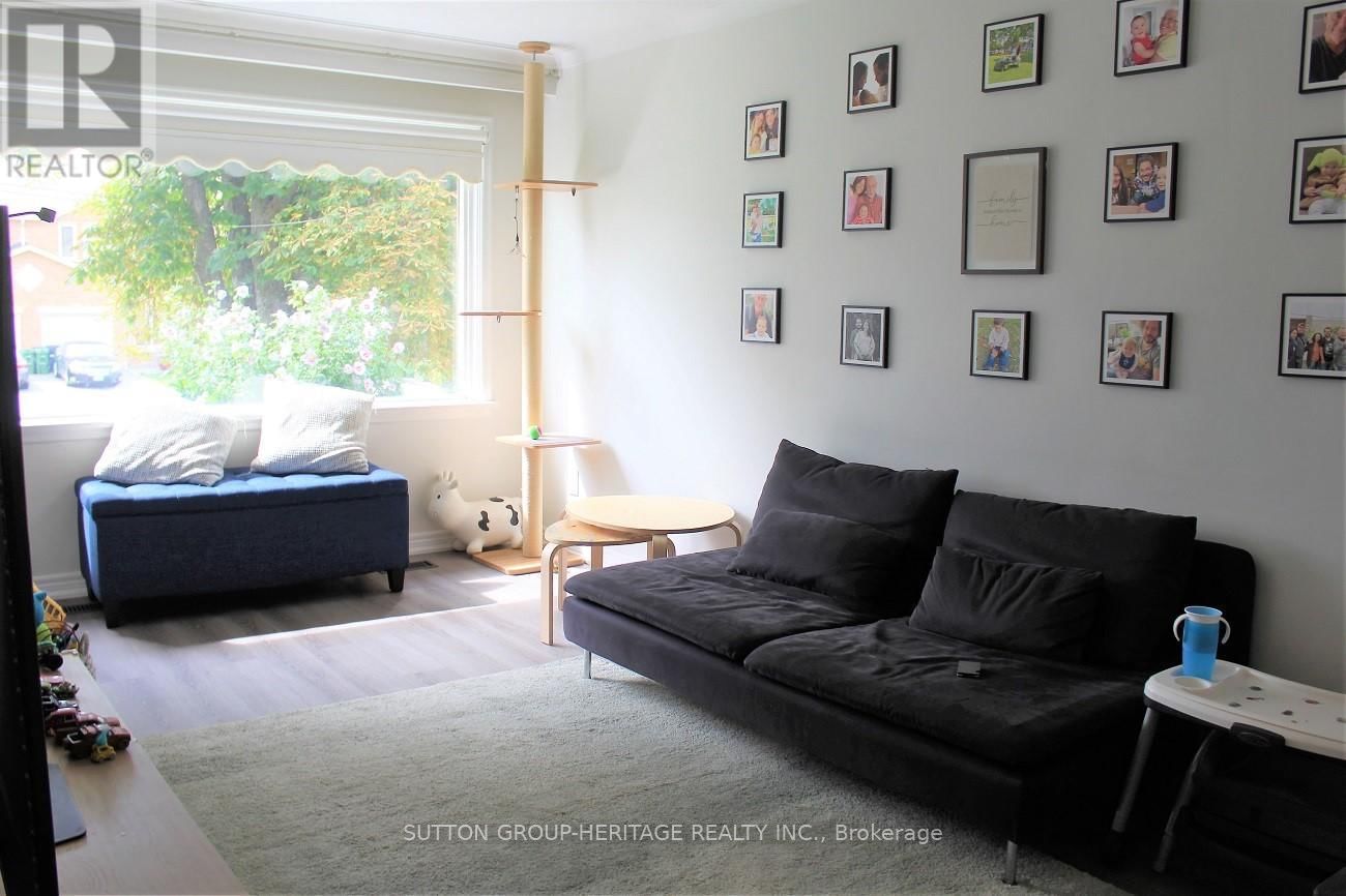 36 BARTLEY (MAIN LEVEL) DRIVE Image 12