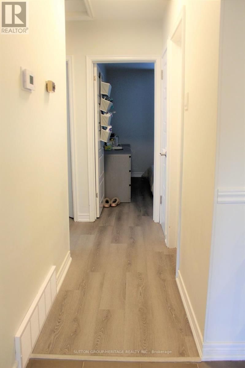 36 BARTLEY (MAIN LEVEL) DRIVE Image 13