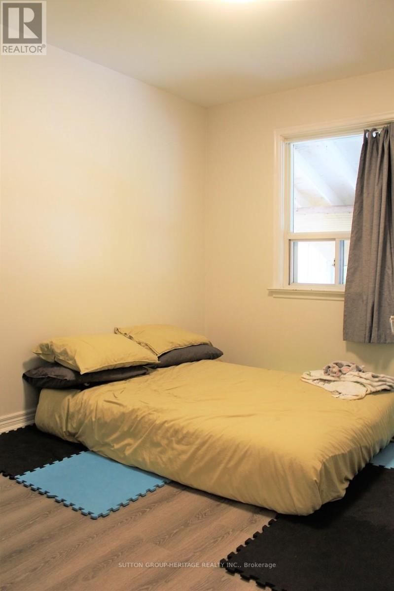 36 BARTLEY (MAIN LEVEL) DRIVE Image 17