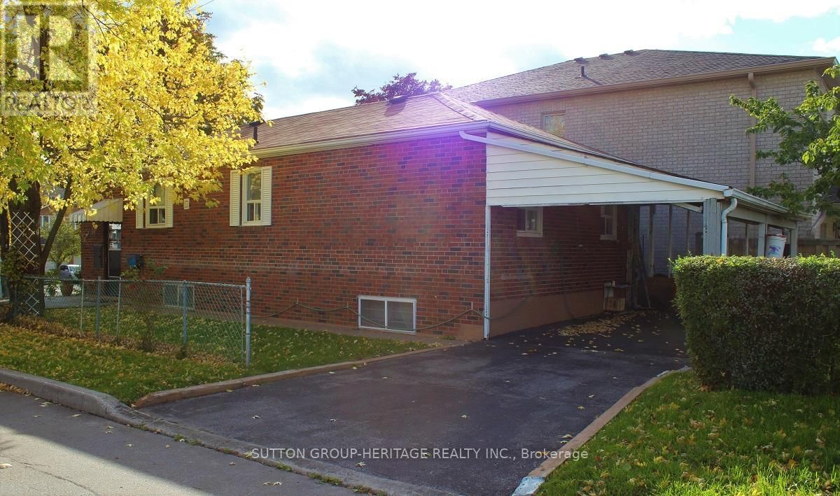 36 BARTLEY (MAIN LEVEL) DRIVE Image 2