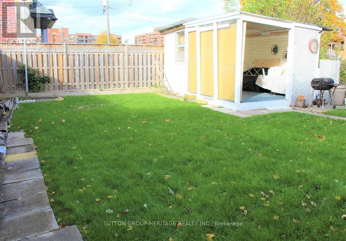 36 BARTLEY (MAIN LEVEL) DRIVE Image 3