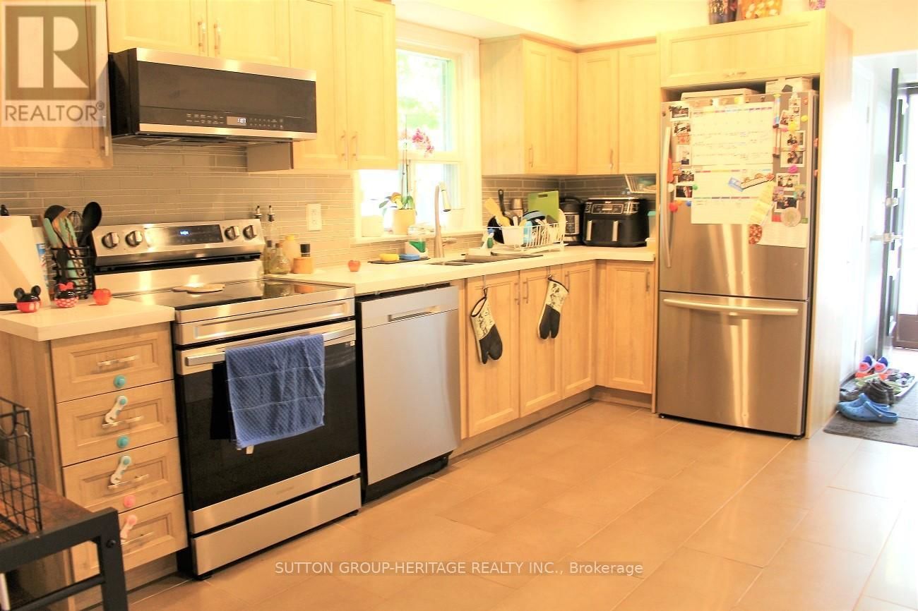 36 BARTLEY (MAIN LEVEL) DRIVE Image 4