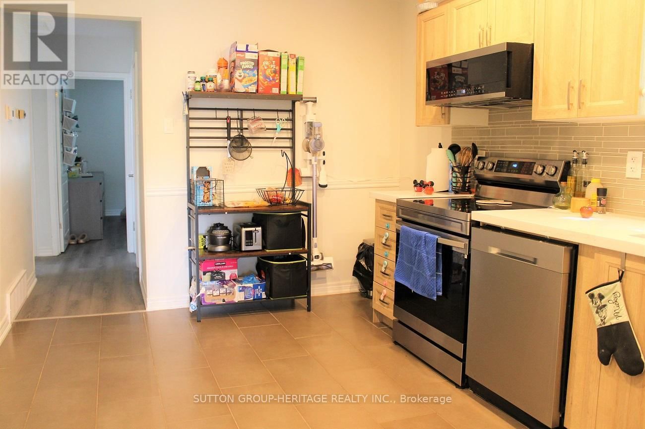 36 BARTLEY (MAIN LEVEL) DRIVE Image 5