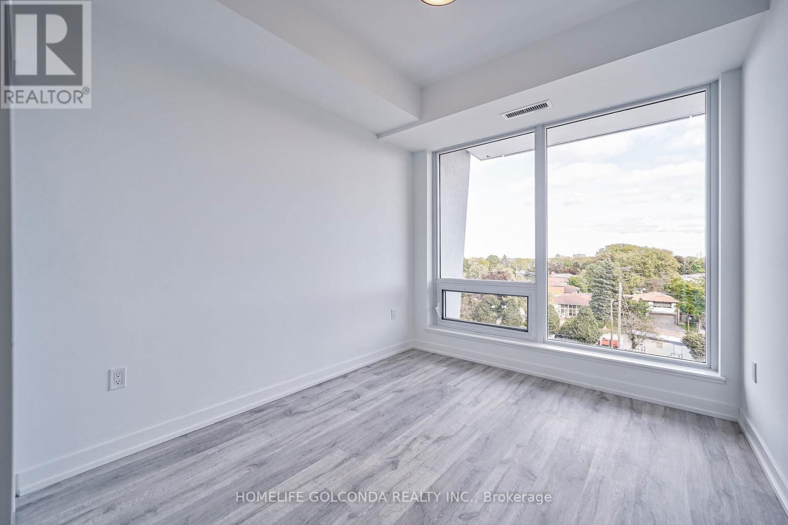 s610 - 8 OLYMPIC GARDEN DRIVE Image 30