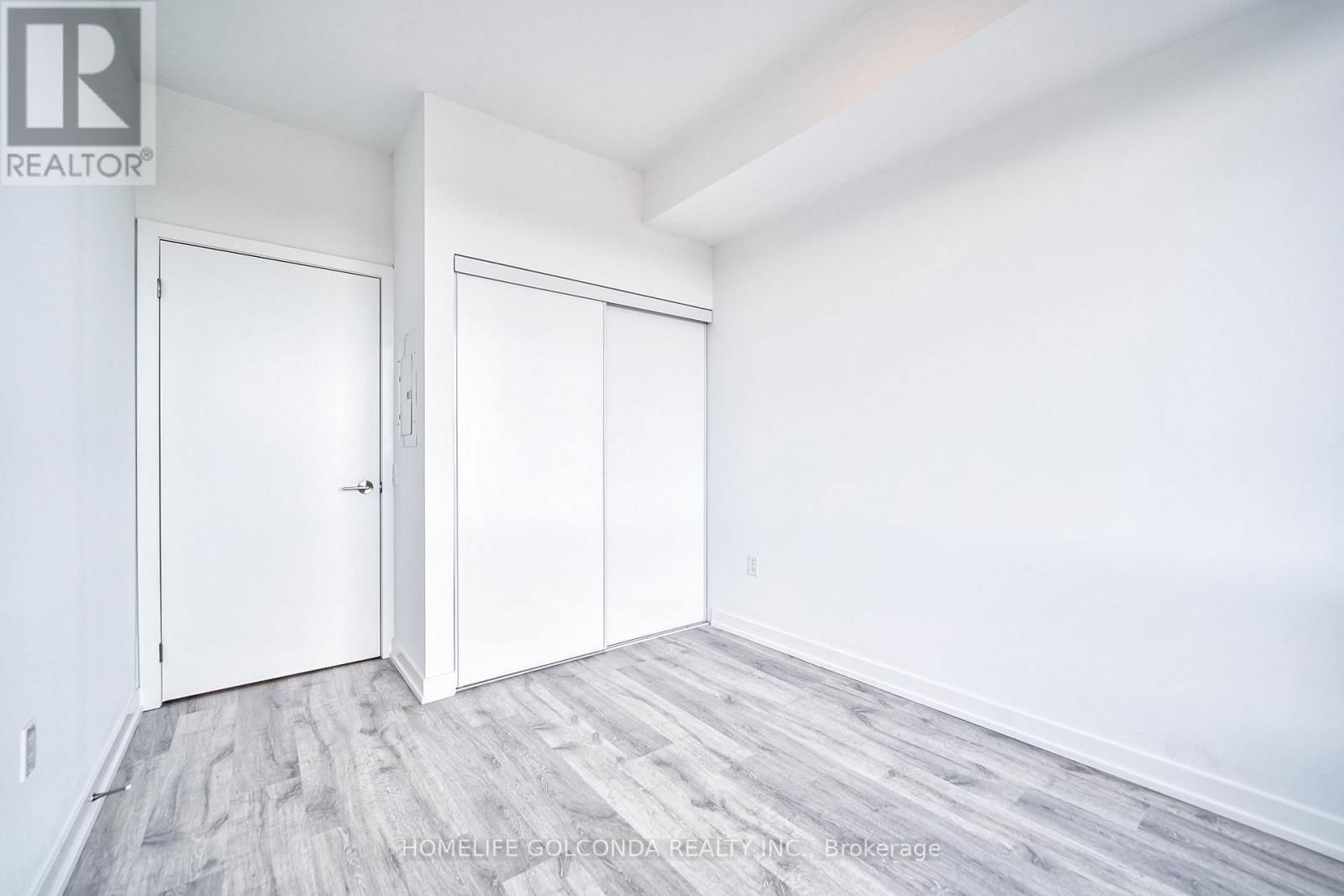 s610 - 8 OLYMPIC GARDEN DRIVE Image 31
