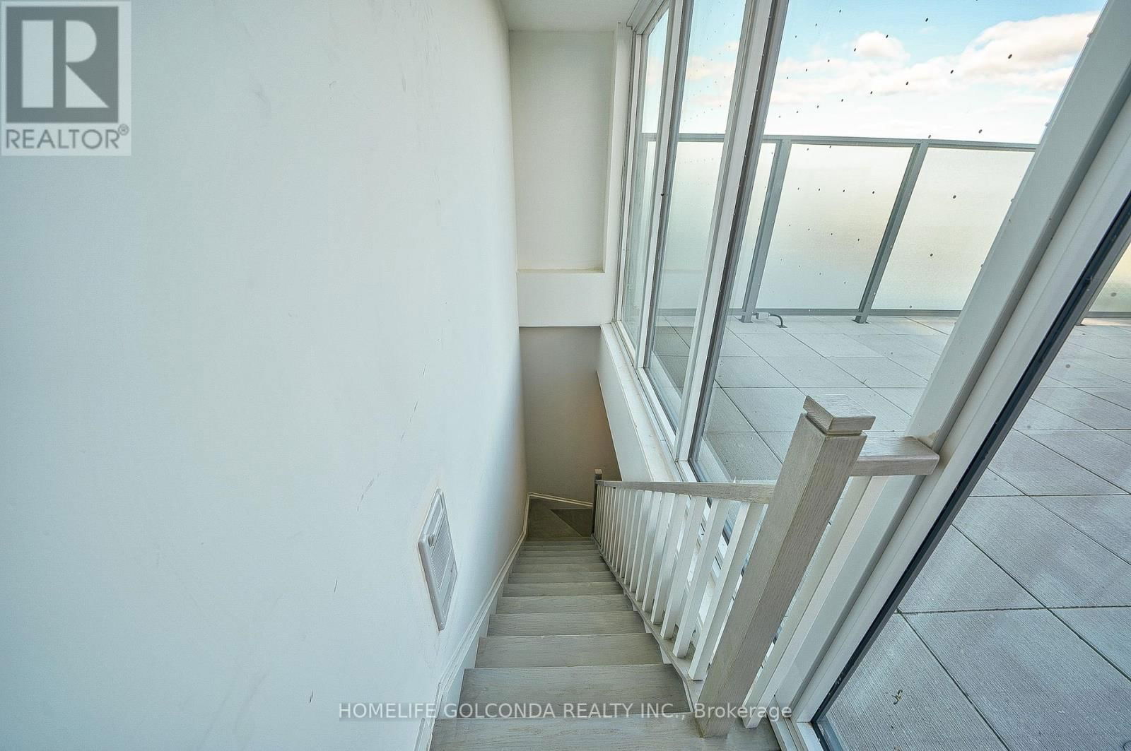 s610 - 8 OLYMPIC GARDEN DRIVE Image 34