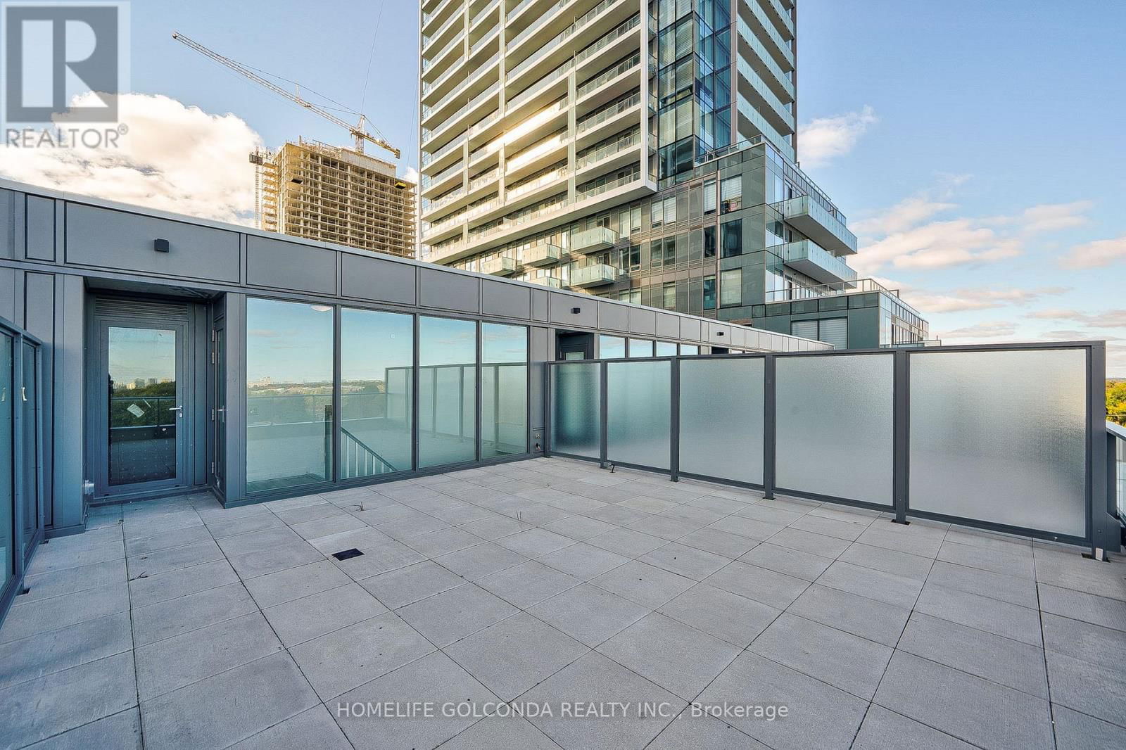 s610 - 8 OLYMPIC GARDEN DRIVE Image 35