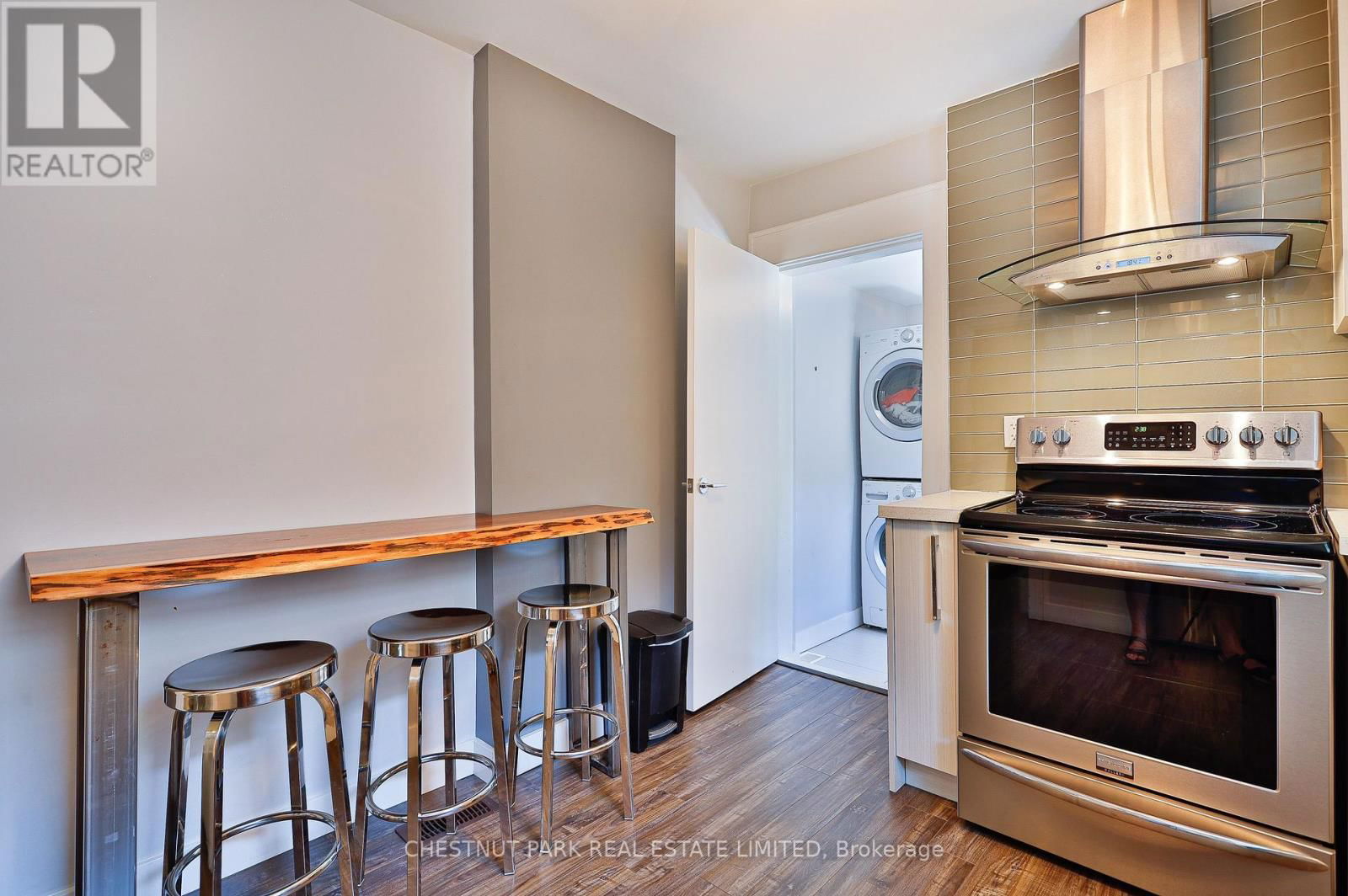 Upper - 163 BRIAR HILL AVENUE Image 14